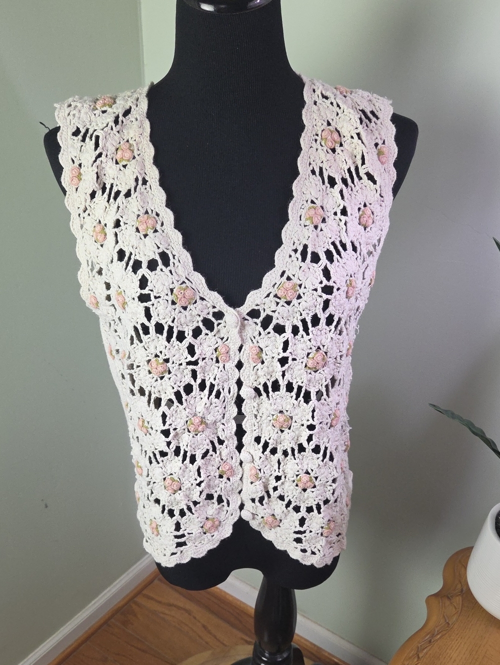 Vintage 90s cottagecore rosette sleeveless knit top